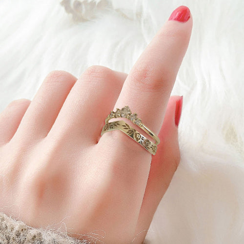 Simple Diamond V-Wreath Ring