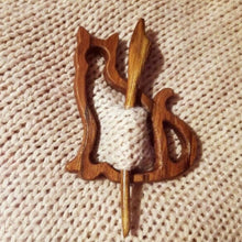 Load image into Gallery viewer, Brooch Pin with Wooden Animal Pattern