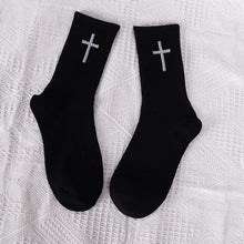 Load image into Gallery viewer, Cross Black And White Socks