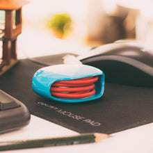 Load image into Gallery viewer, Hirundo Cord Tangle-Free Portable Manager